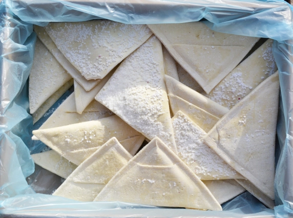 Треугольник с черной смородиной (упаковка 6 шт.)