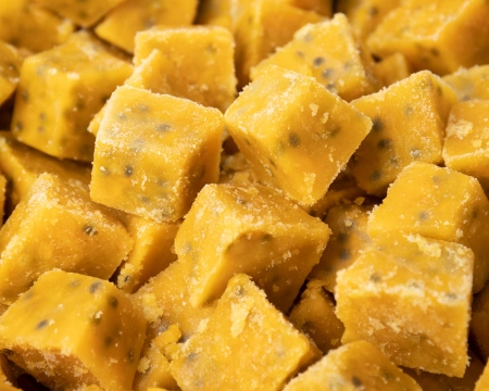 Маракуйя кубик с косточкой замороженная, п/п пакет 1 кг