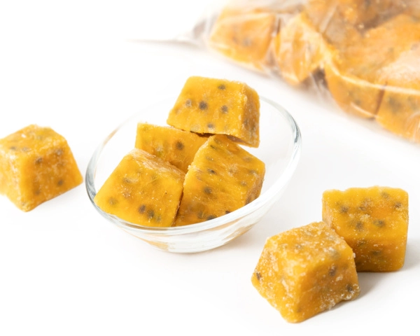 Маракуйя кубик с косточкой замороженная, 300 грамм